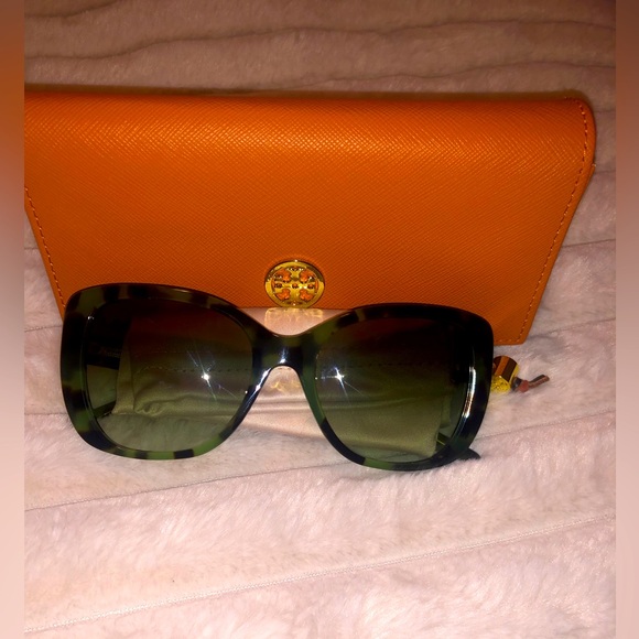 Tory Burch Accessories - Tory Burch, the Reva Oversized Square 57mm Sunglasses
